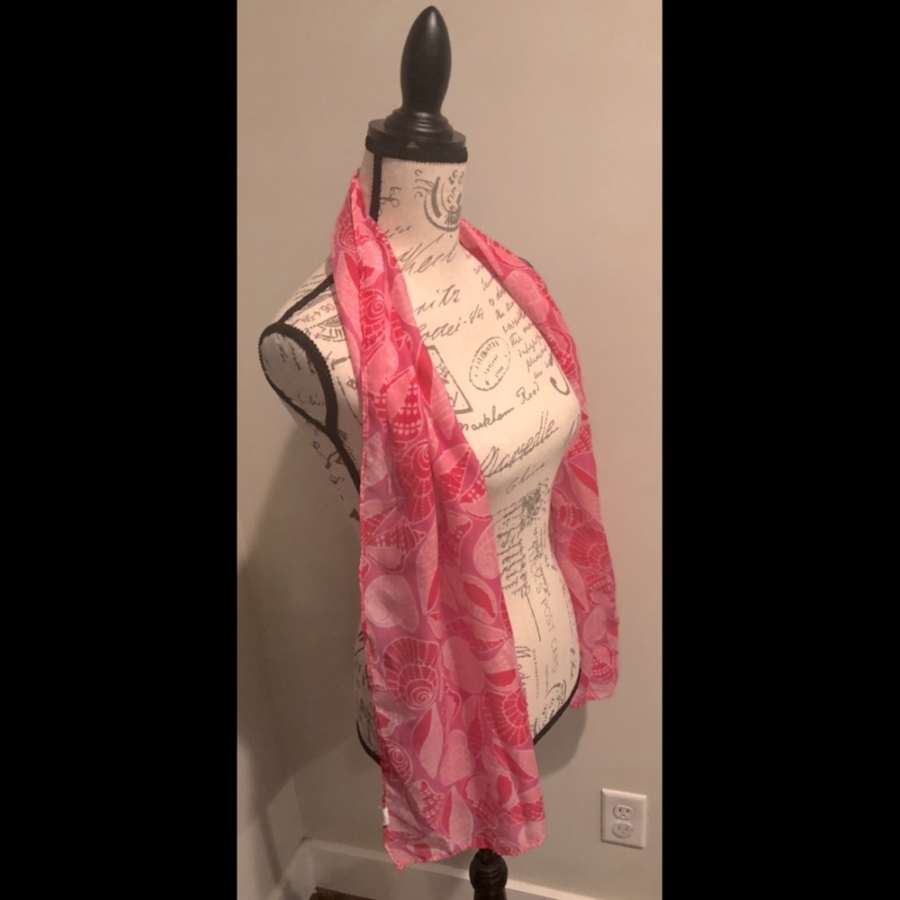 Pink seashell scarf